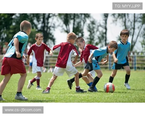 乡村孩子追梦足球场 他们也有成为球星的希望与力量 乡村孩子追梦足球场 他们也有成为球星的希望与力量